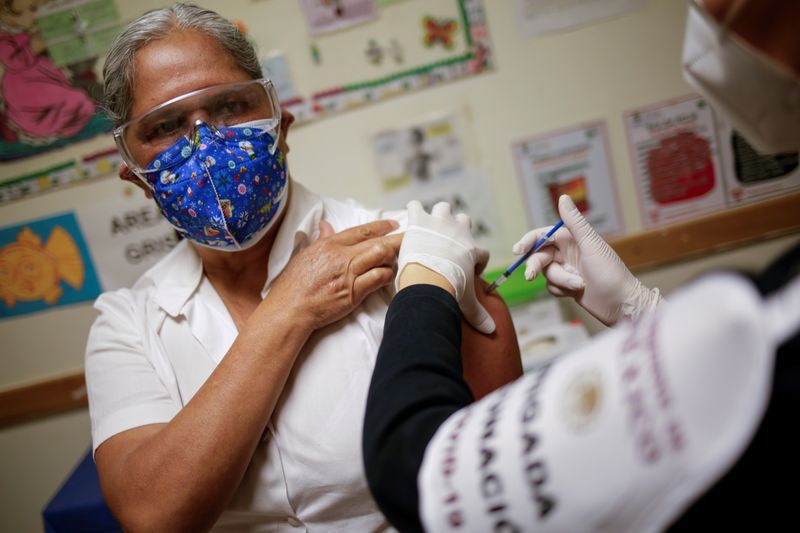 Jornada de vacunación contra el COVID-19 (Foto: Reuters / José Luis González)