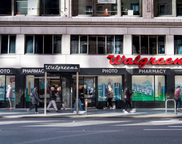 Walgreens Warns of Virus Disruption Risk Amid Vaccine Rollout