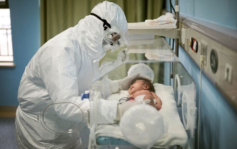 Cifra de recién nacidos en China cae 15% en 2020 ante impacto de coronavirus