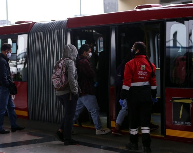 Continúan los problemas para ampliar las estaciones de TransMilenio