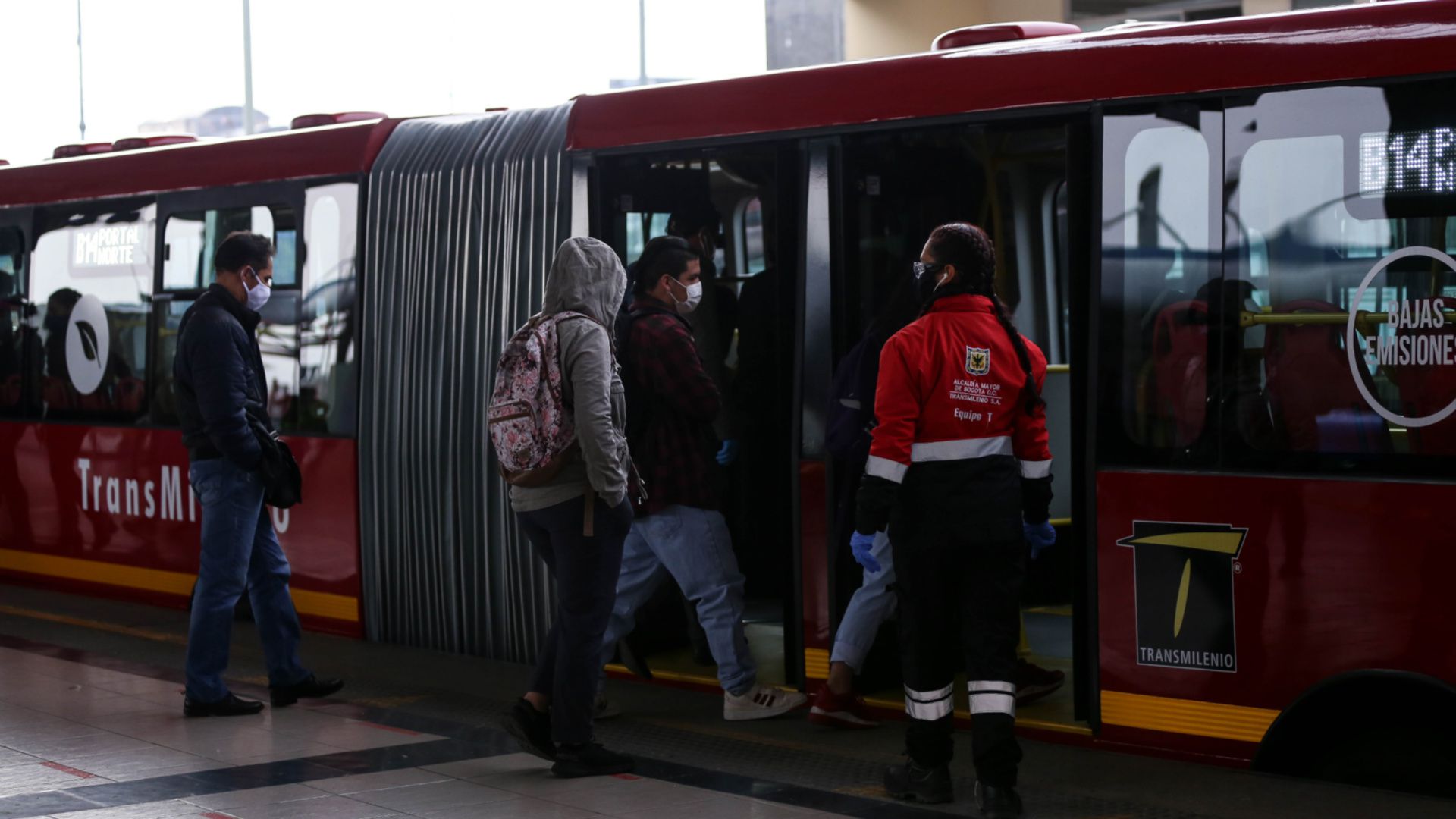 El directivo confirmó que Bogotá tiene la flota más grande adjudicada del mundo en buses eléctricos, fuera de China. Vía: Colprensa