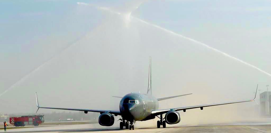 El aeropuerto de Santa Lucía es “una hazaña”: AMLO aterrizó por primera vez en su obra insignia