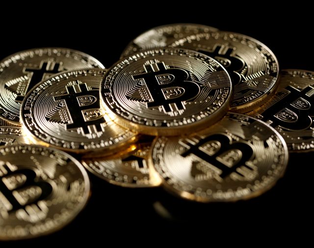 El Bitcoin cae 1% tras haber rozado los USD 50.000