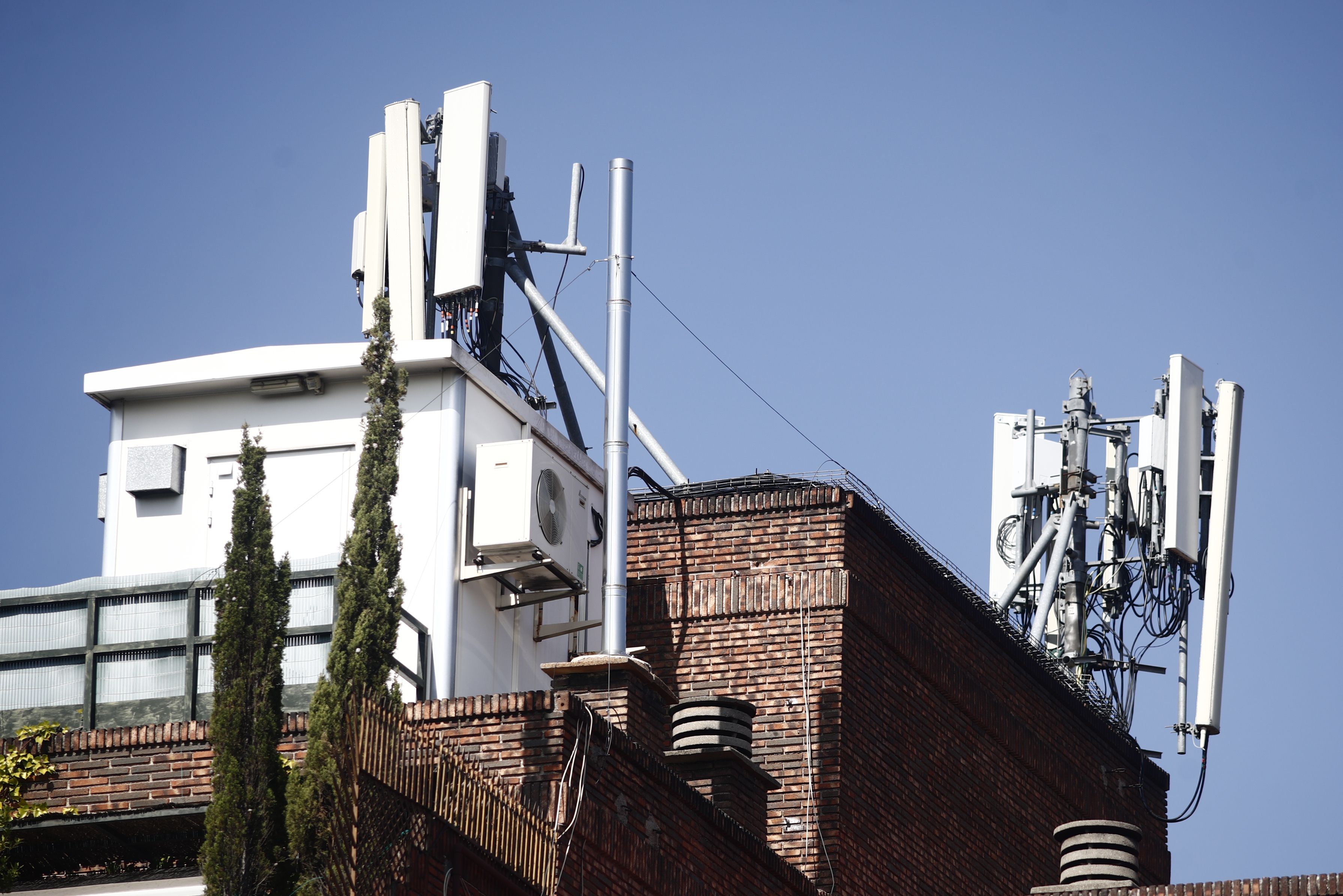 17/07/2019 Imagen de antenas de telefonía en el tejado de una casa en la ciudad de Madrid. POLITICA Eduardo Parra - Europa Press 