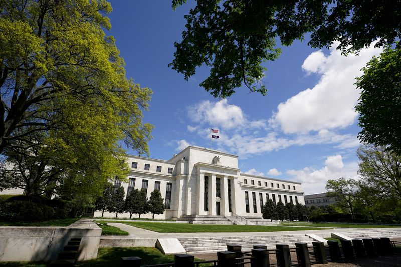 FOTO DE ARCHIVO: El edificio de la Reserva Federal en Washington, Estados Unidos, 1 de mayo de 2020. REUTERS/Kevin Lamarque