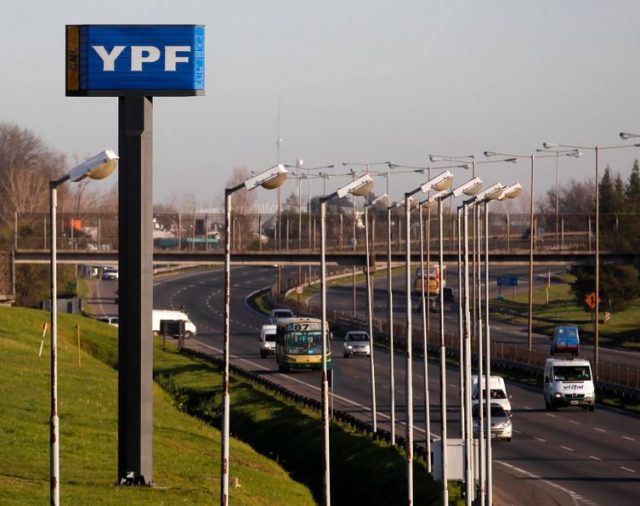 Una calificadora de riesgo le subió la nota a YPF luego de su reestructuración de deuda