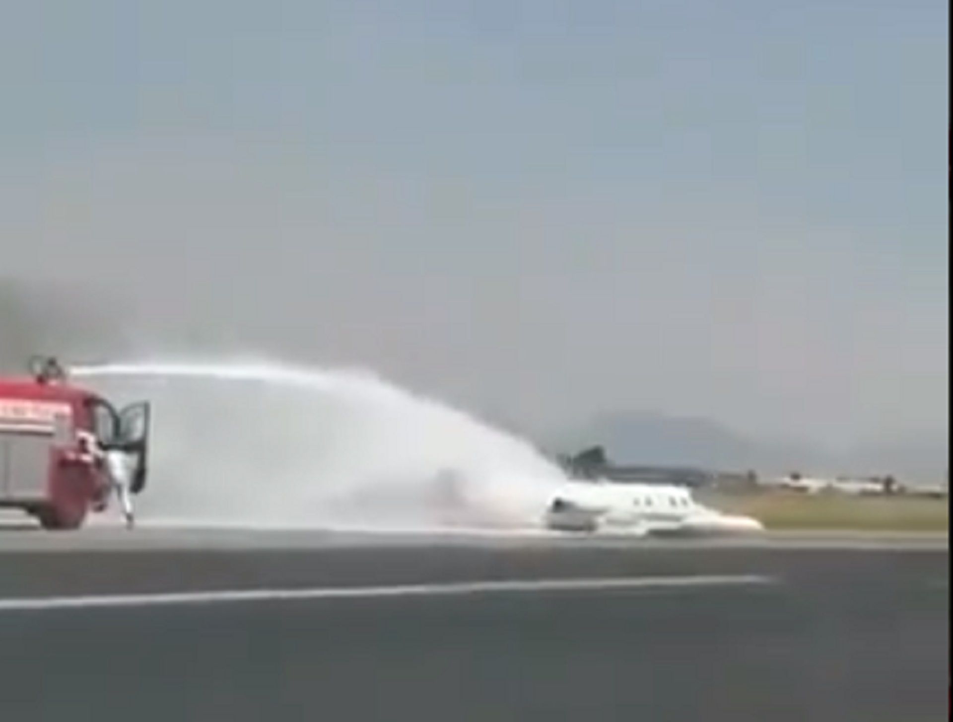 Aterrizaje avión emergencia en Aeropuerto Internacional de Toluca
