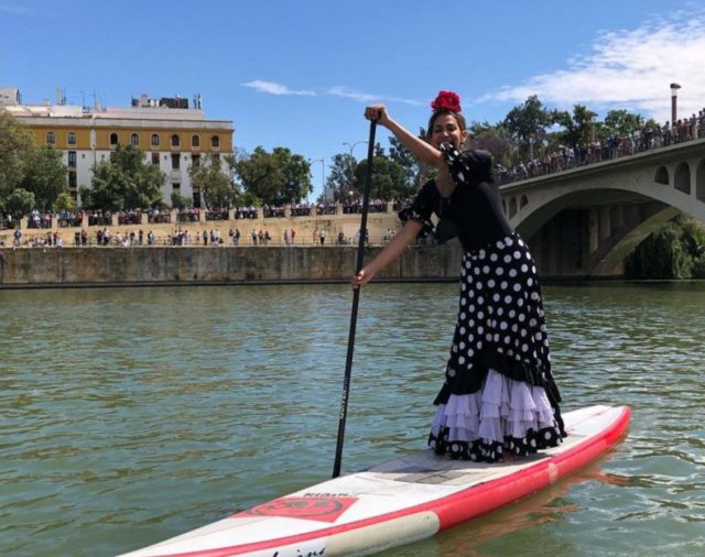 “Flamenca” que causó furor en españa por remar en un río de Sevilla resultó ser colombiana