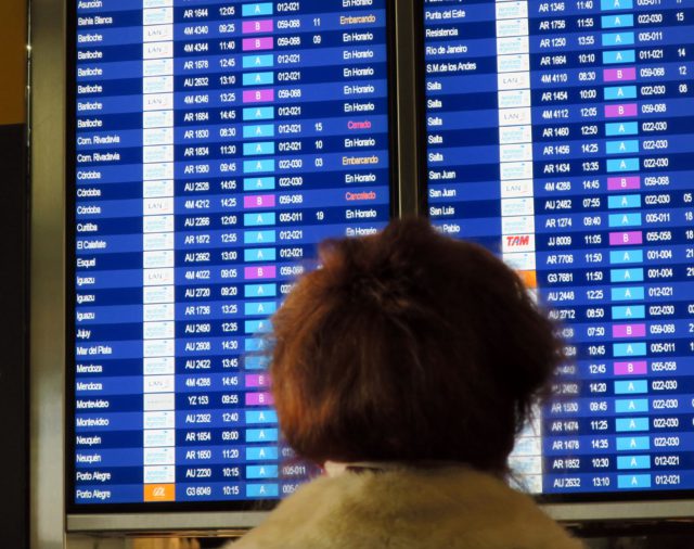 Un paro sorpresivo genera demoras y cancelaciones en aeropuertos de todo el país