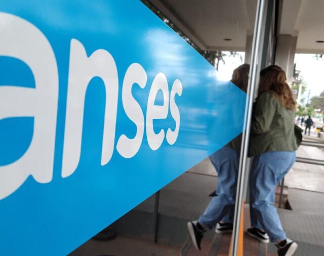 Cuándo paga Anses: quiénes cobran hoy el bono de $15.000, pensiones y otras asignaciones