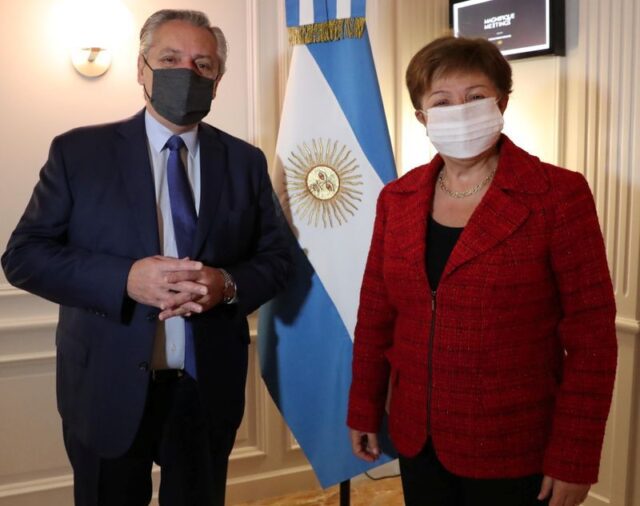 Deuda argentina afirma precios por optimismo en negociaciones con FMI y Club de París
