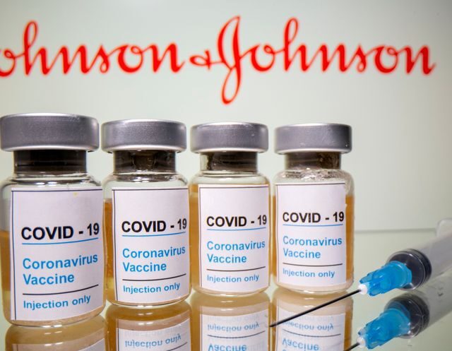Reino Unido aprueba el uso de la vacuna J&J para COVID-19