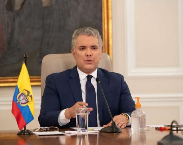 AMP3.- Colombia.- El presidente de Colombia, Iván Duque, escapa ileso de un ataque a tiros contra su helicóptero