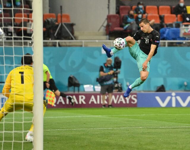 Eurocopa: Países Bajos venció 3-2 a Ucrania en un duelo cambiante, mientras que Inglaterra debutó con un triunfo ante Croacia