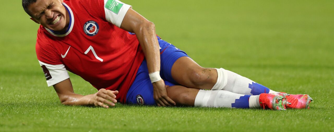 Impacto en Chile por la lesión de Alexis Sánchez: se perderá el debut con Argentina y el resto de la fase de grupos