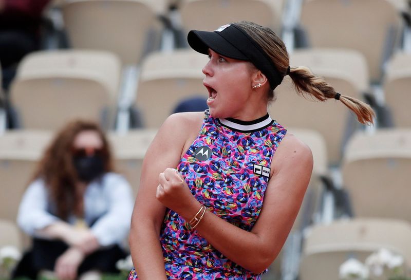 Tenis - Abierto de Francia - Roland Garros, París, Francia - 5 de junio de 2021. Sofia Kenin, de Estados Unidos, reacciona durante su partido de tercera ronda contra Jessica Pegula de Estados Unidos. REUTERS/Benoit Tessier