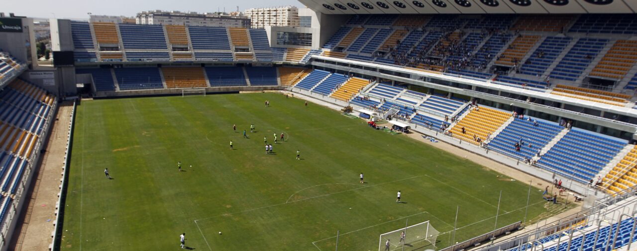 La nueva votación del nombre del estadio de Cádiz arranca con denuncias