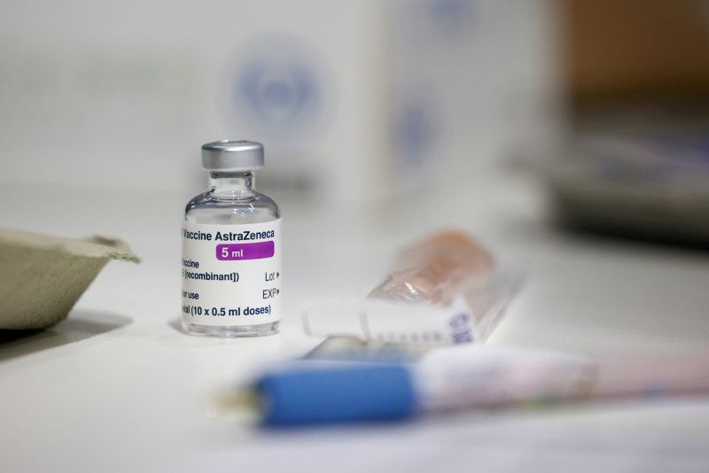 Imagen de archivo. Un vial de la vacuna contra el COVID-19 de AstraZeneca se ve en un centro de vacunación en el centro comercial Westfield Stratford City, en medio de la propagación del coronavirus, en Londres, Gran Bretaña. 18 de febrero de 2021. REUTERS / Henry Nicholls