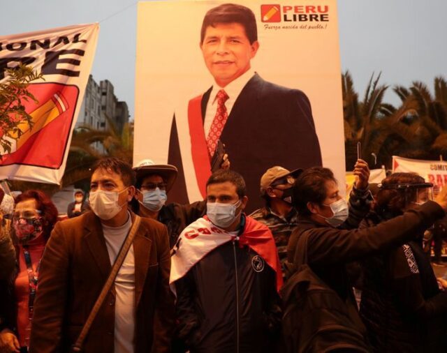 Miles toman calles en medio de incertidumbre por resultado electoral presidencial en Perú