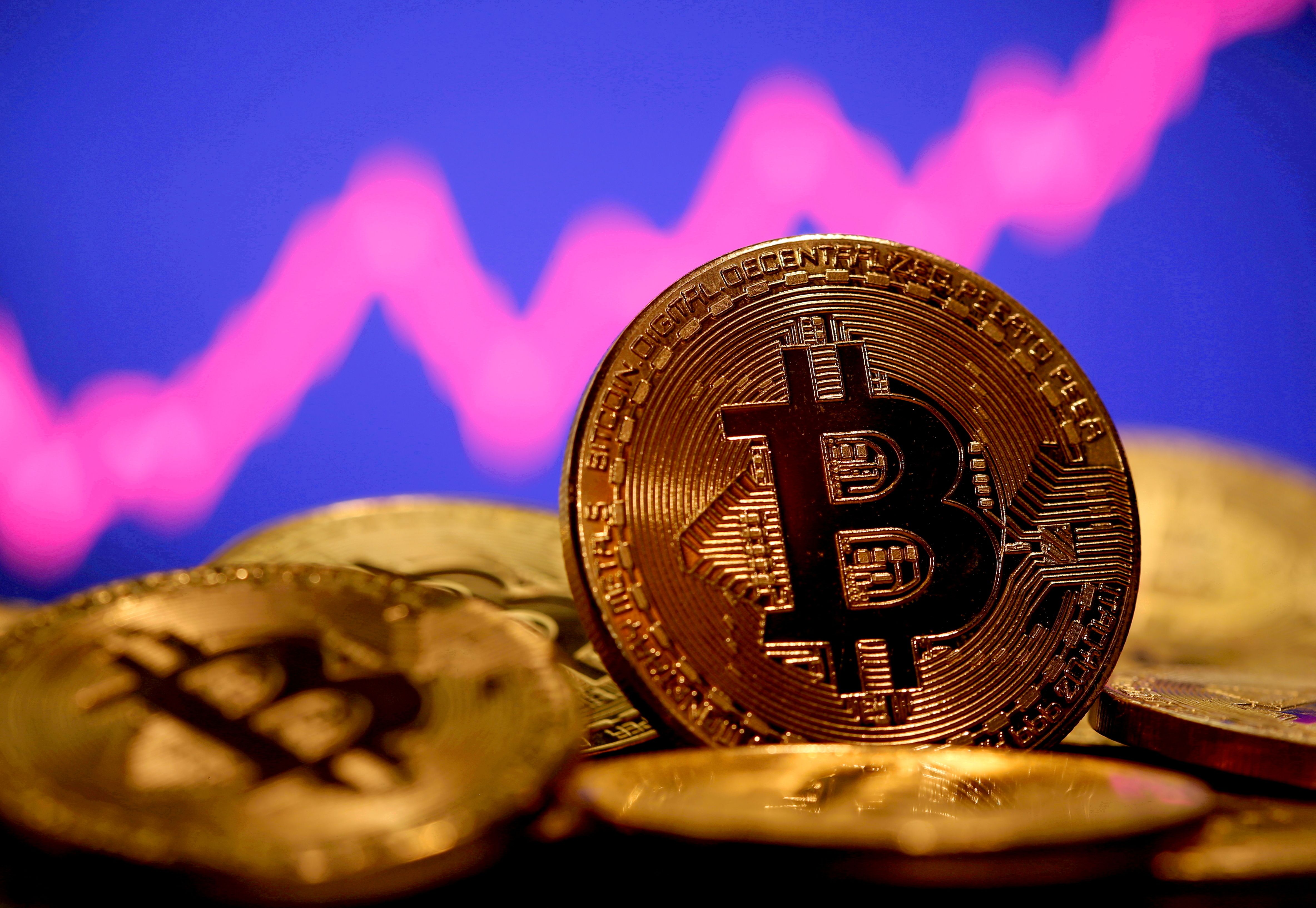 Una representación de la moneda virtual Bitcoin. REUTERS/Dado Ruvic//File Photo