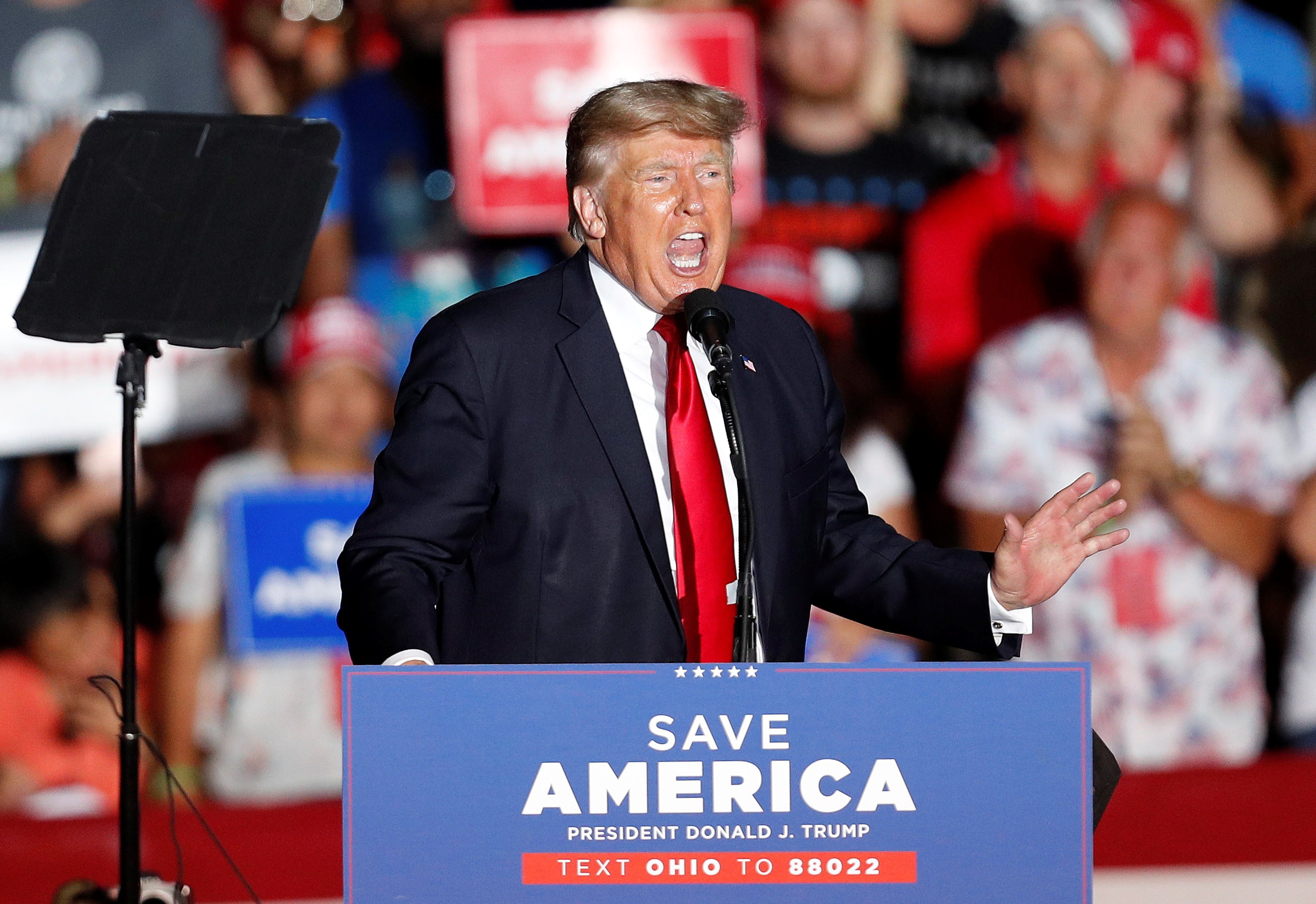 El expresidente de Estados Unidos Donald Trump (2017-2021), se dirige a los simpatizantes durante una manifestación en el recinto ferial del condado de Lorain en Wellington, Ohio, EE. UU., EFE / EPA / DAVID MAXWELL 