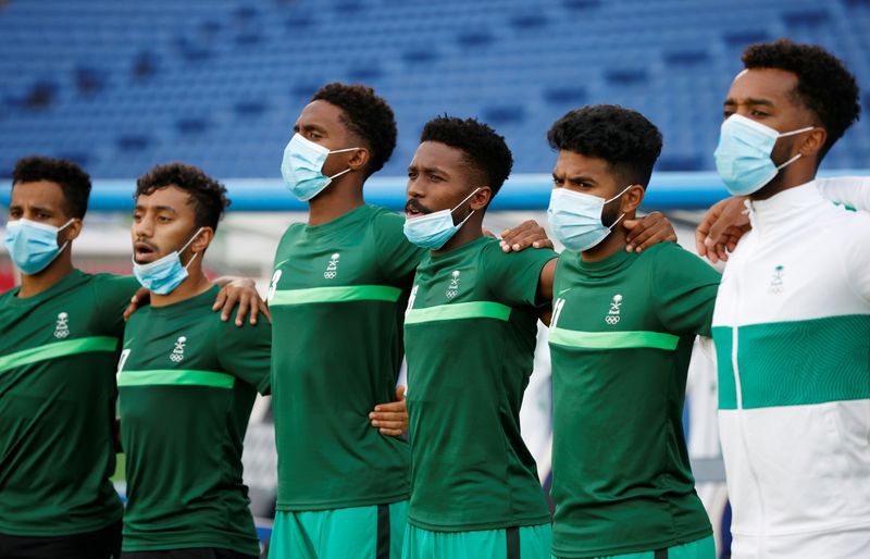 Jul 22, 2021.
Foto del jueves de algunos futbolistas de la selección de Arabia Saudita antes del partido con Costa de Marfil. REUTERS/Phil Noble/File Photo