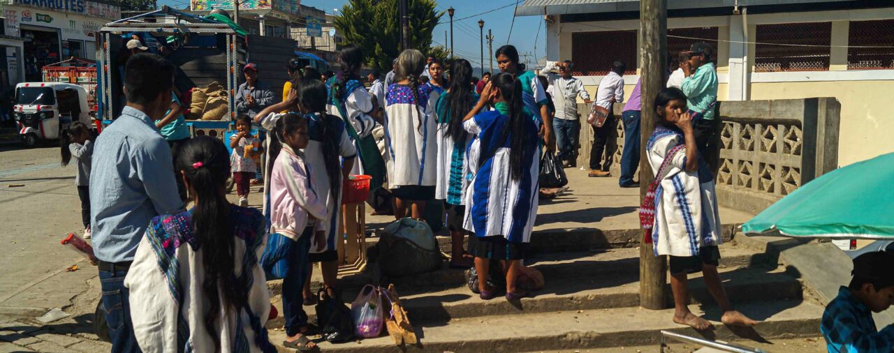 Comunidades armadas y poblaciones alejadas: los obstáculos para la vacunación en Chiapas