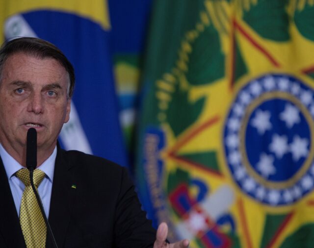 Jair Bolsonaro informó del arribo a Brasil de otras 600 mil dosis de la vacuna de Pfizer contra el COVID-19
