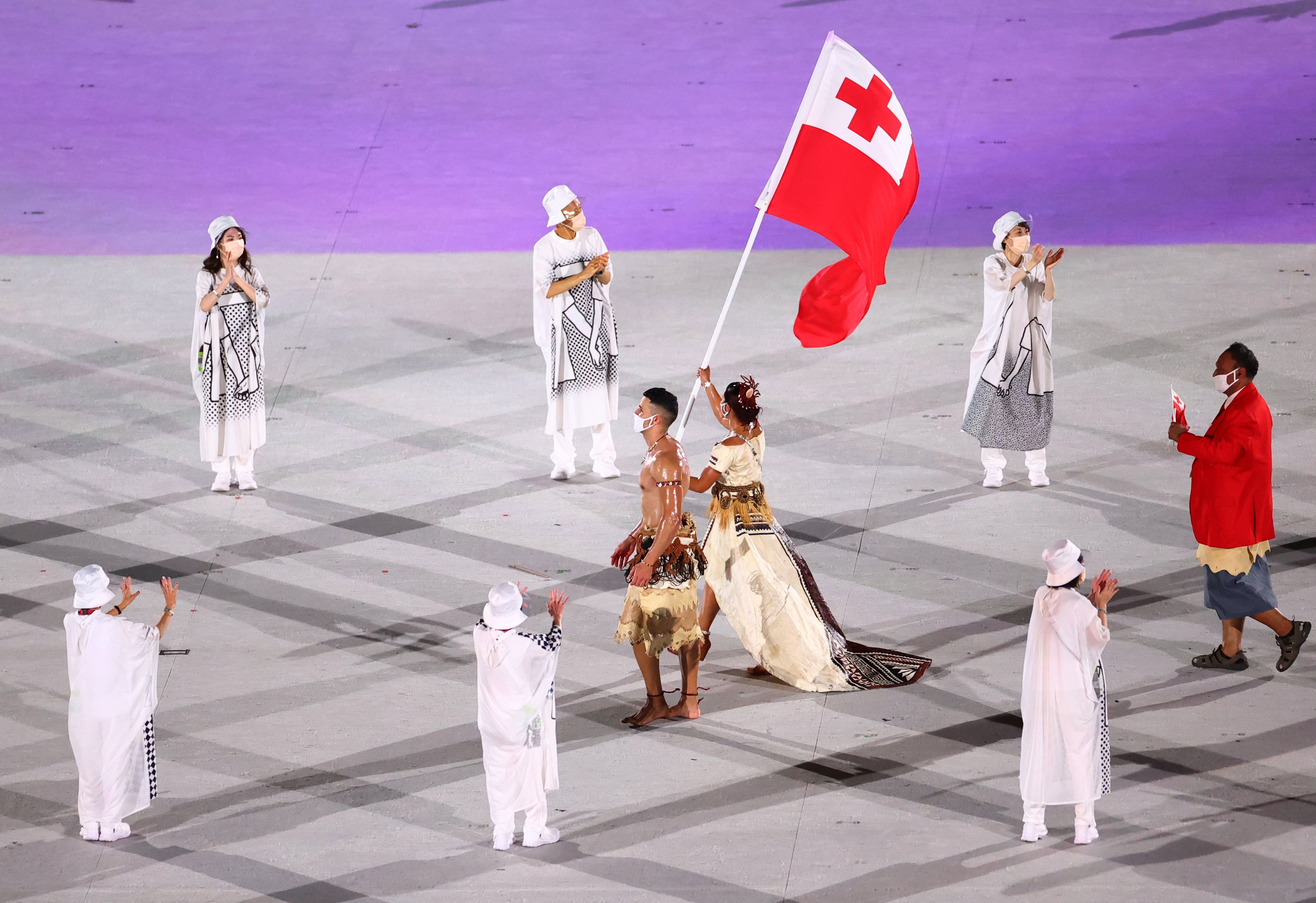 Pita Taufatofua, de Tonga, nuevamente protagonista de una ceremonia inaugural (REUTERS/Marko Djurica)