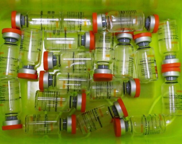 Los anticuerpos de la vacuna de COVID de Sinovac desaparecen tras unos 6 meses, el refuerzo ayuda