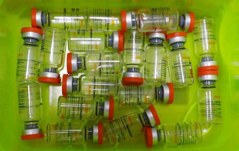 Los anticuerpos de la vacuna de COVID de Sinovac desaparecen tras unos 6 meses, el refuerzo ayuda