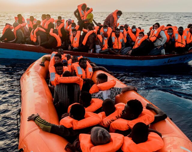 Ya suman 132 los migrantes rescatados por el Ocean Viking en el Mediterráneo