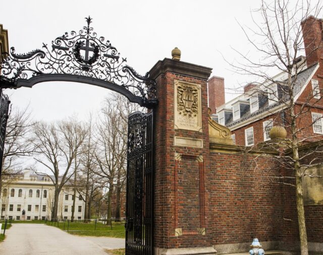 Cuánto dinero necesitas para estudiar en Harvard y qué otros requisitos debes cumplir