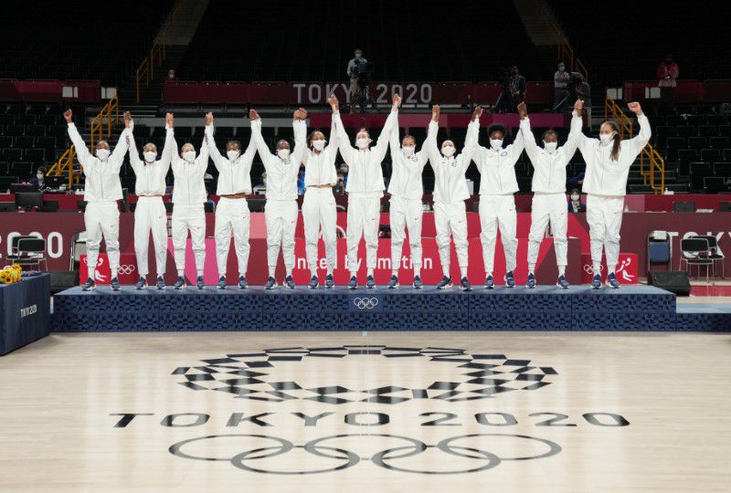 Equipo femenino de baloncesto de Estados Unidos celebran tras ganar la medalla de oro en Juegos Olímpicos. Super Arena, Saitama, Japón. 8 de agosto de 2021.
CREDITO OBLIGADO USA TODAY/Kyle Terada