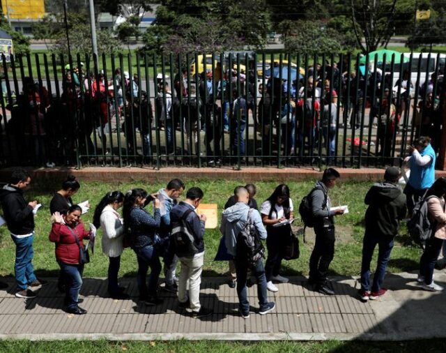 En Colombia, 4 de cada 10 hogares tienen ingresos menores a un salario mínimo