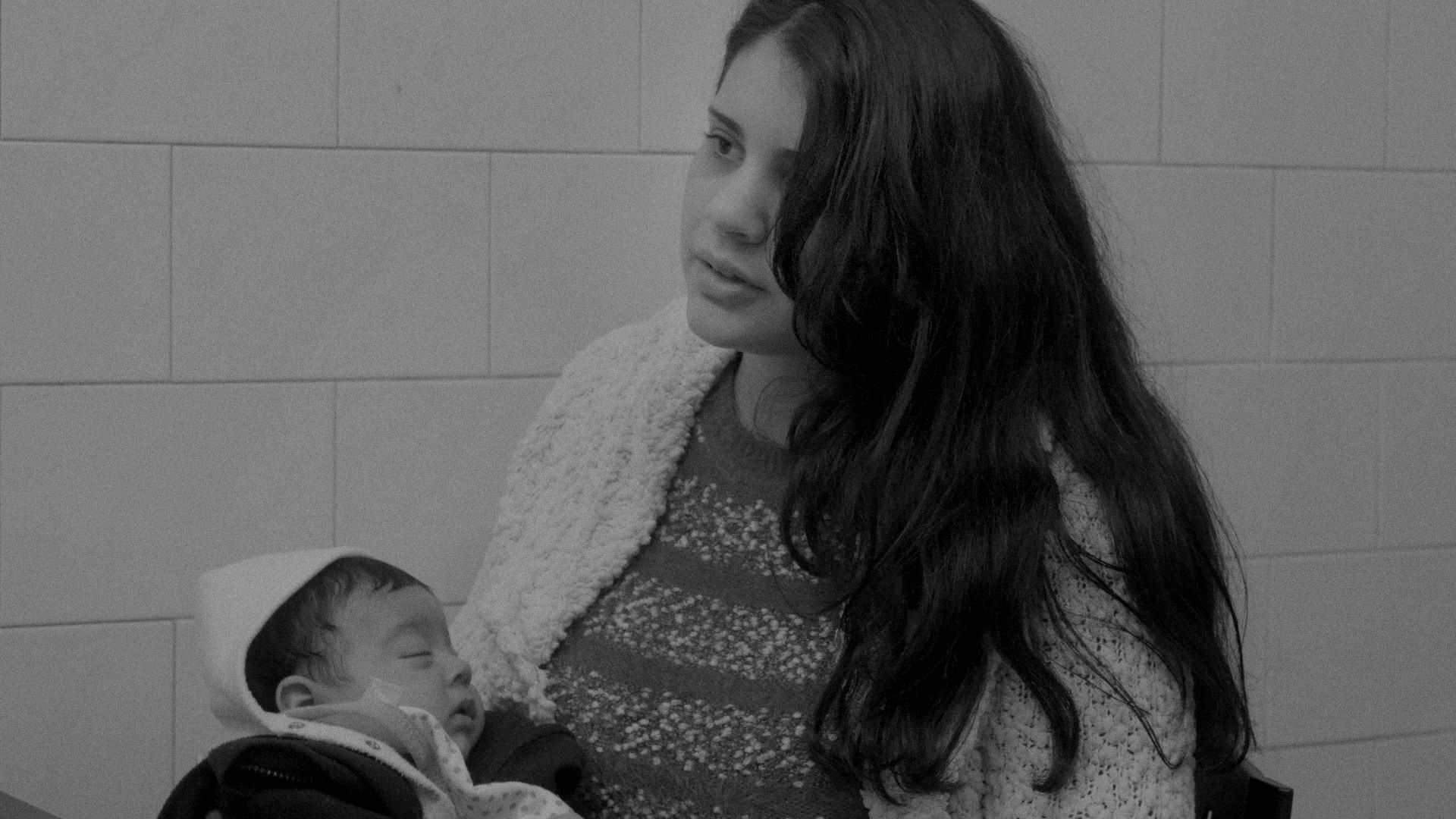Fotografía cedida de la grabación de "Niña mamá", de la cineasta Andrea Testa, en la que se ve a Marcela, una de las protagonistas del documental (EFE/ Cedida por la productora Pensar con las manos)