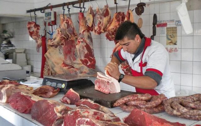 El consumo de carne cayó casi un 5% el mes pasado en medio de las trabas para la exportación