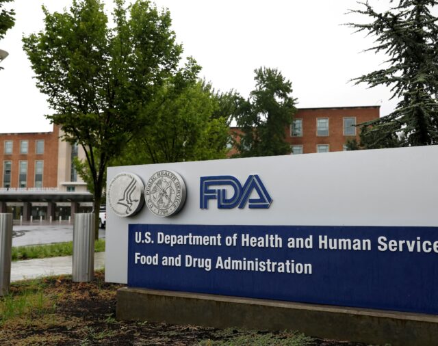 La FDA debate si recomienda aplicar la tercera dosis de la vacuna de Pfizer contra el coronavirus en Estados Unidos