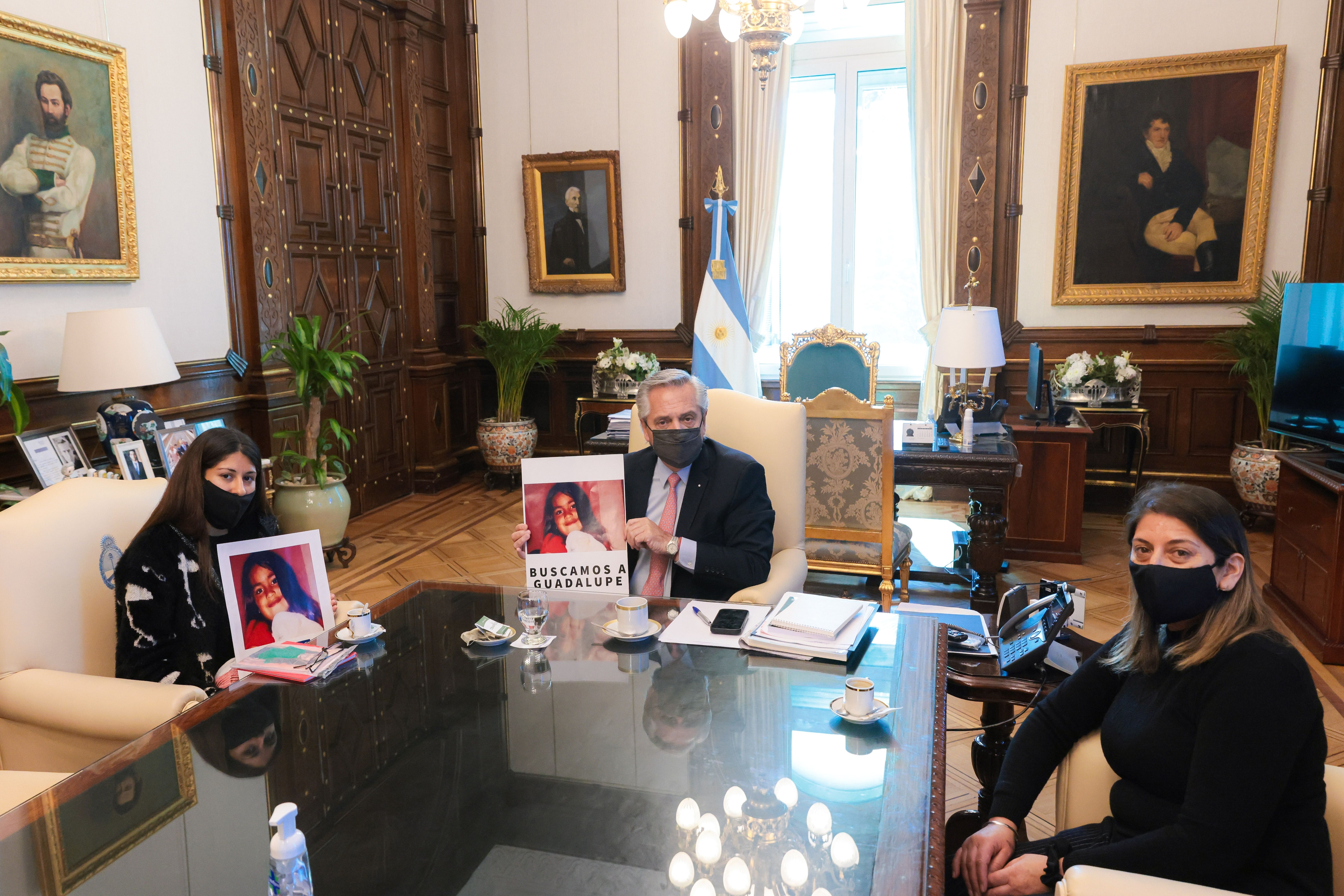El presidente Alberto Fernández recibió a la mamá y la abuela de Guadalupe Lucero