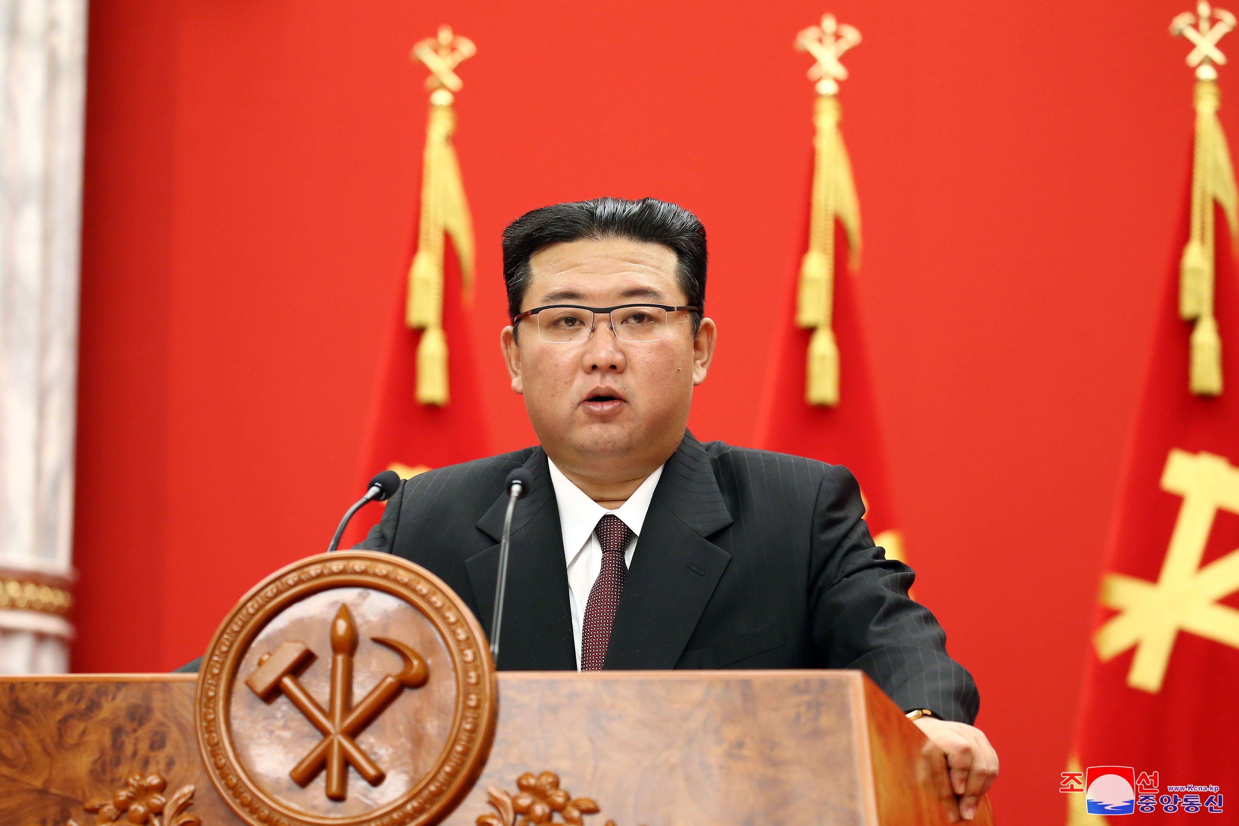 Foto publicada por la Agencia Central de Noticias de Corea del Norte (KCNA) muestra a Kim Jong-Un, secretario general del Partido de los Trabajadores de Corea, durante una conferencia conmemorativa organizada por el Comité Central del WPK, en Pyongyang, Corea del Norte. EFE/EPA/KCNA 