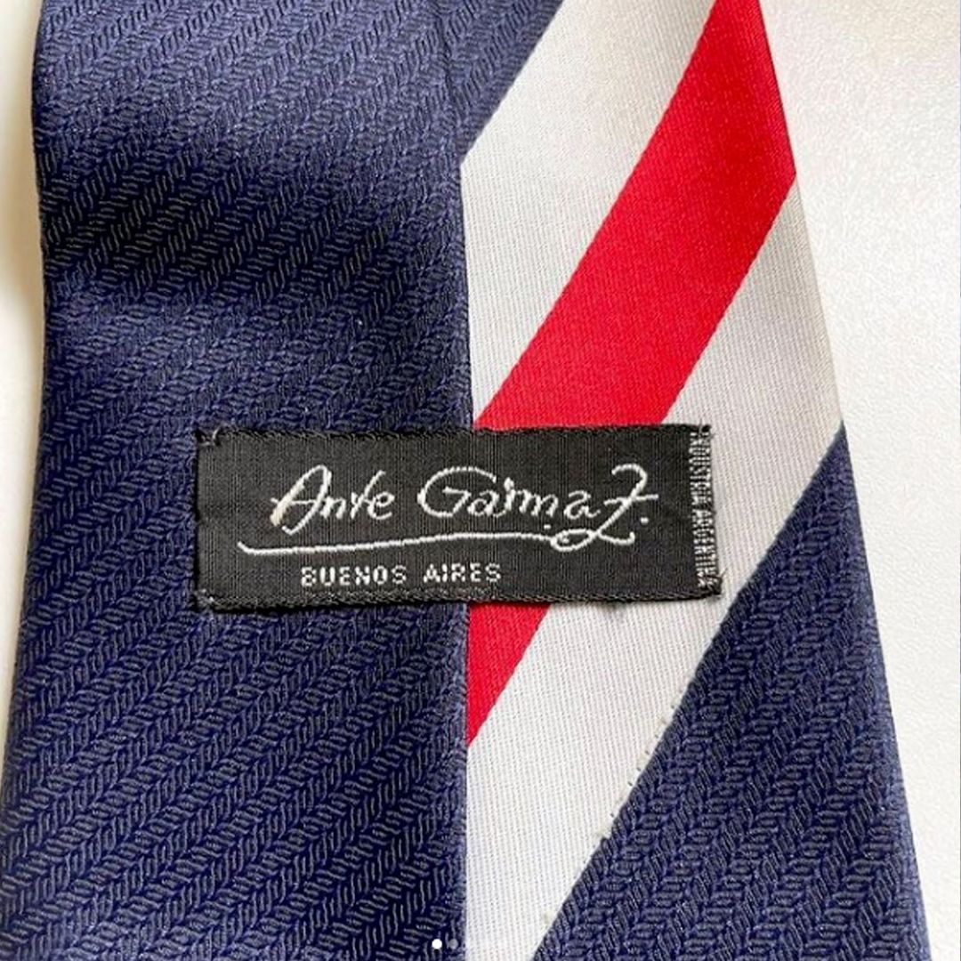 Corbata diseñada por Ante Garmaz para Labruna