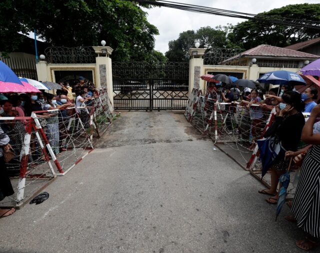 La junta birmana anuncia la liberación de 5.600 opositores al golpe de Estado