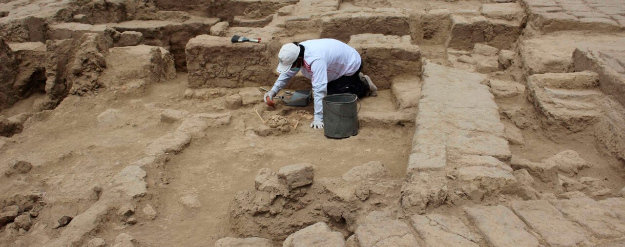 Un enigmático cementerio y un entierro de niños rompen mitos del Antiguo Perú