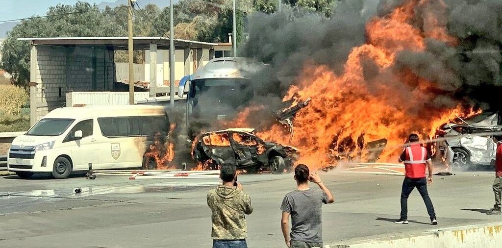 Accidente múltiple en la autopista México-Puebla dejó 15 muertos y un auto incendiado