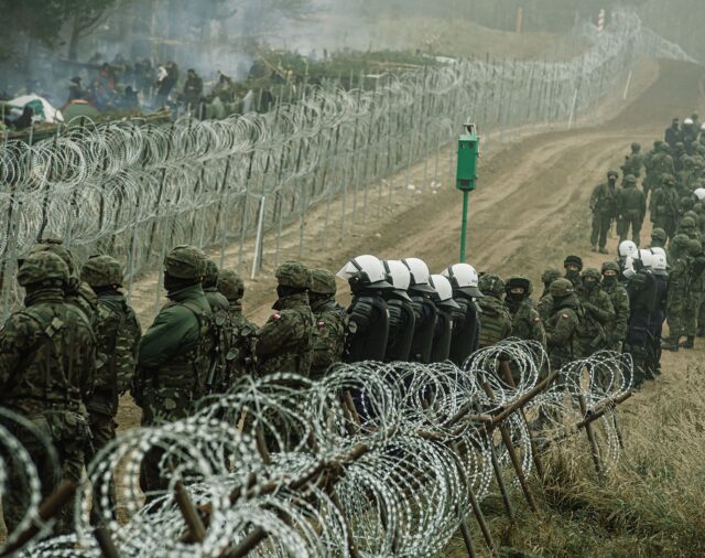 Bielorrusia.- Las fuerzas bielorrusas desalojan un campo de refugiados en la frontera con Polonia