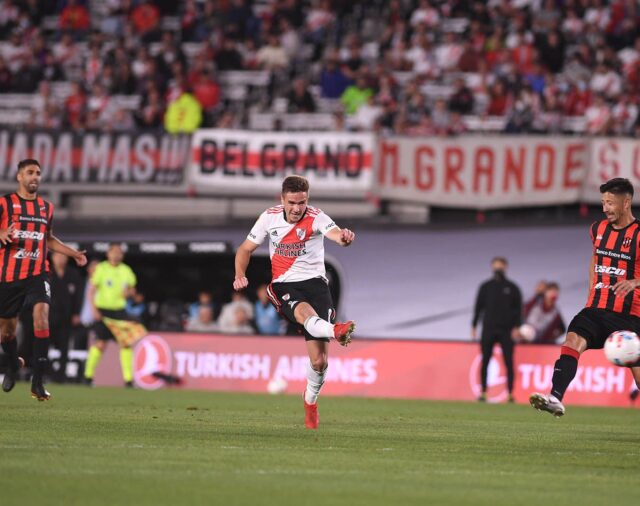 Con cuatro goles de Julián Álvarez, River Plate arrolló 5-0 a Patronato y dio otro paso hacia el título en la Liga