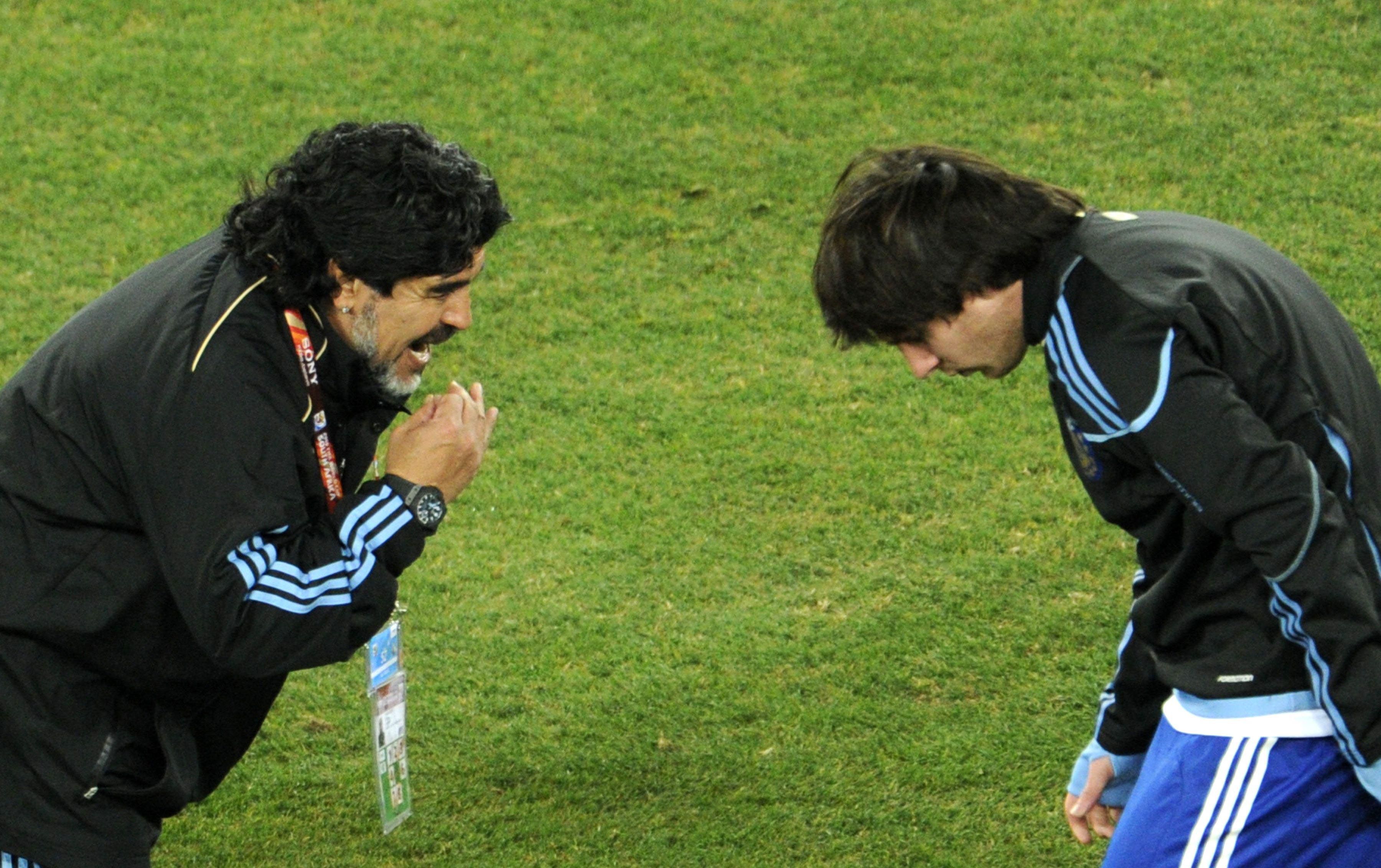 Maradona dirigió a Messi en la selección argentina entre 2088 y 2010 (AFP)