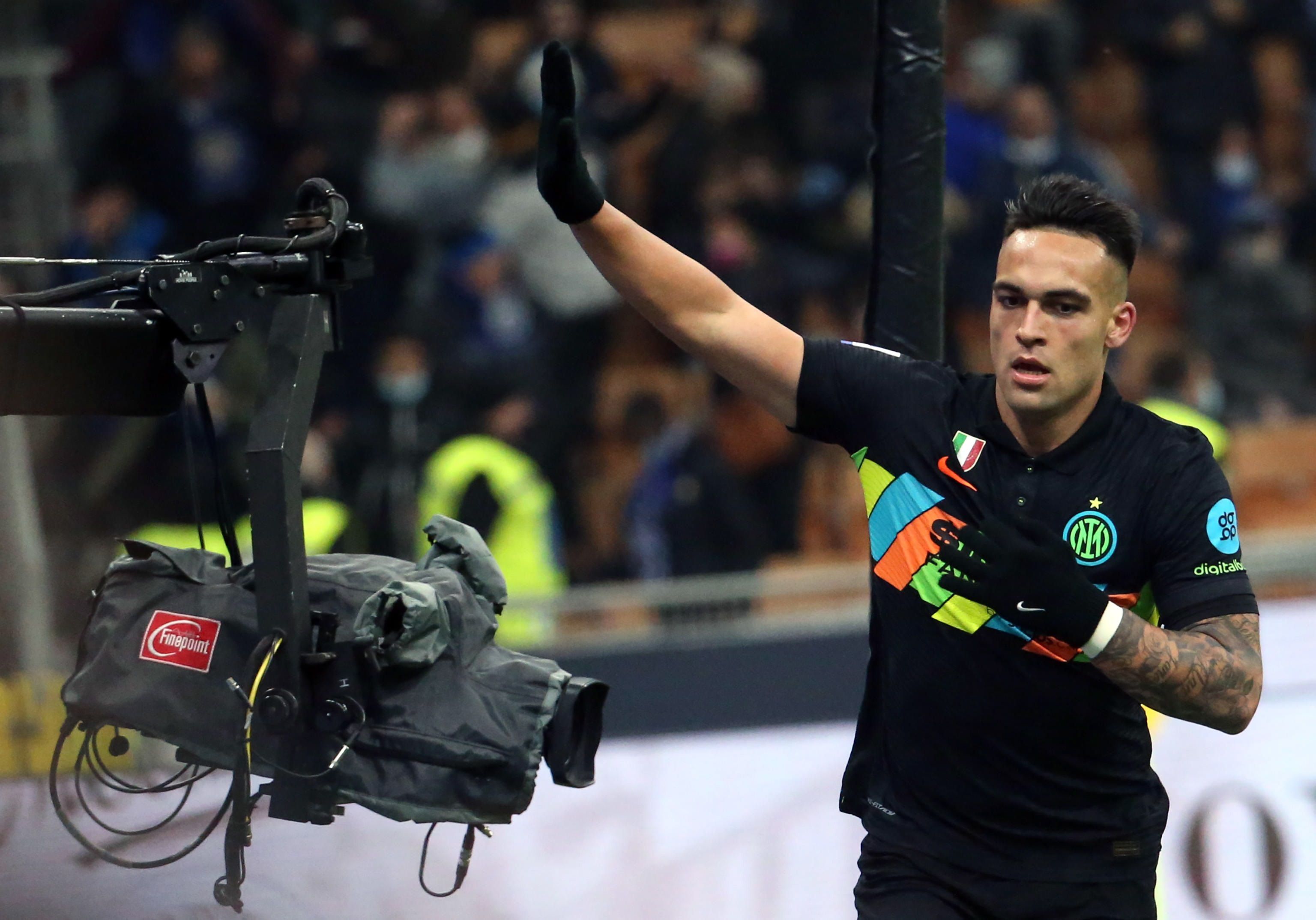 Lautaro Martínez celebra su gol ante Napoli, uno de los punteros de la Serie a de Italia (EFE/EPA/MATTEO BAZZI)