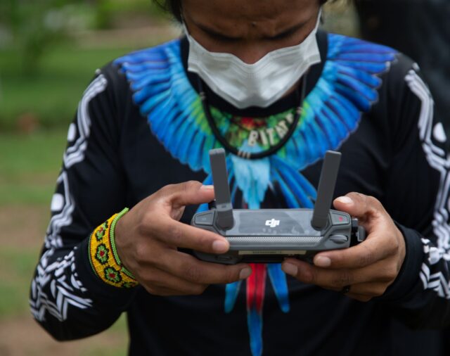 Indígenas de Brasil defienden su territorio con drones