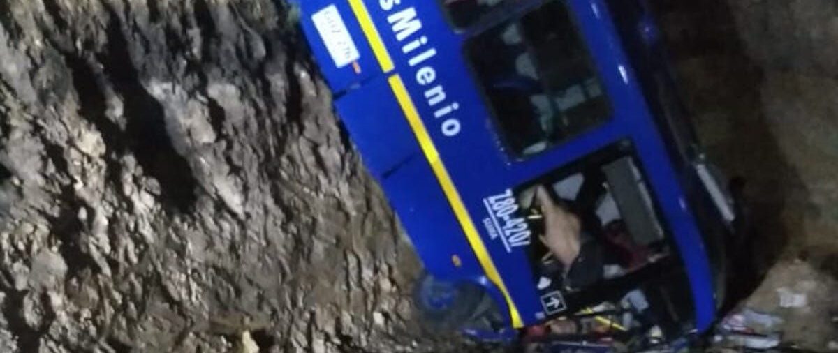 Accidente de un bus SITP en Bogotá deja al menos dos muertos y 15 heridos